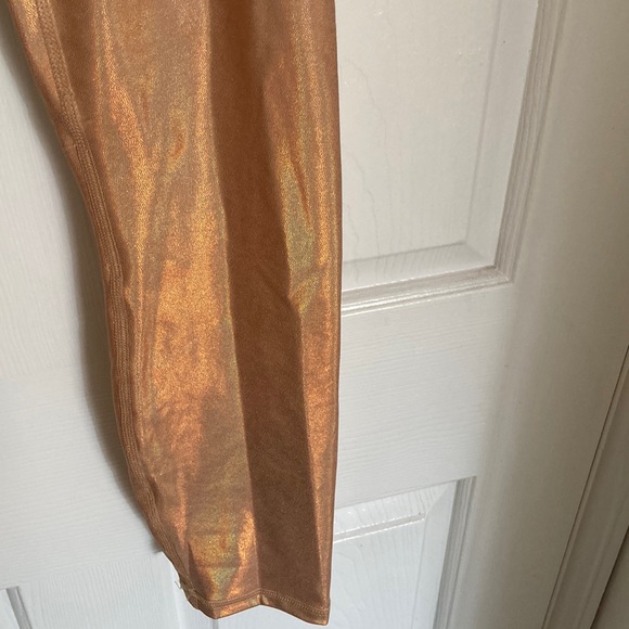 Fabletics PureLuxe Ultra High Waist 7/8 Iridescent Desert Leggings Medium NWT - Picture 5 of 11